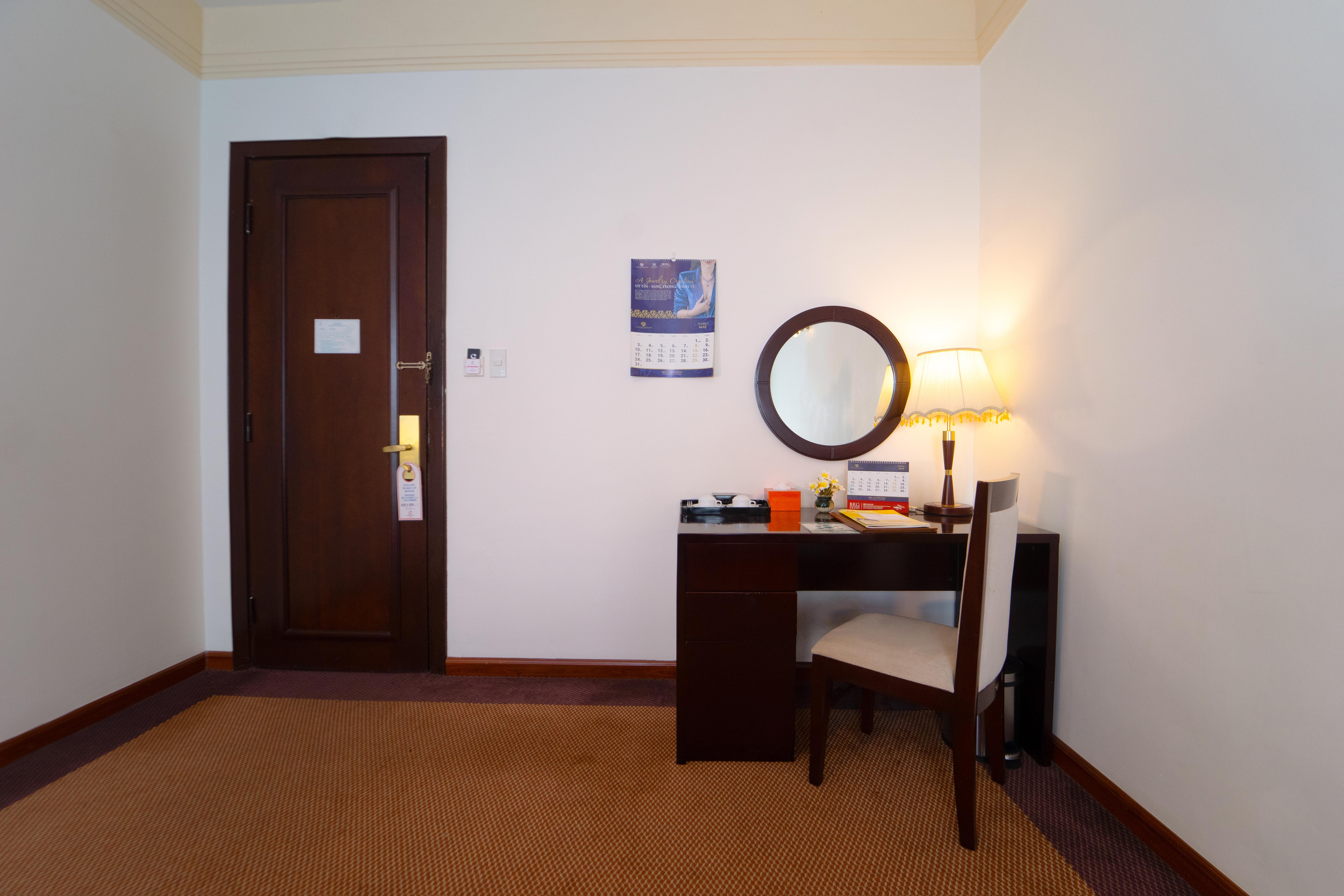 Century Riverside Hotel Hue Exterior photo