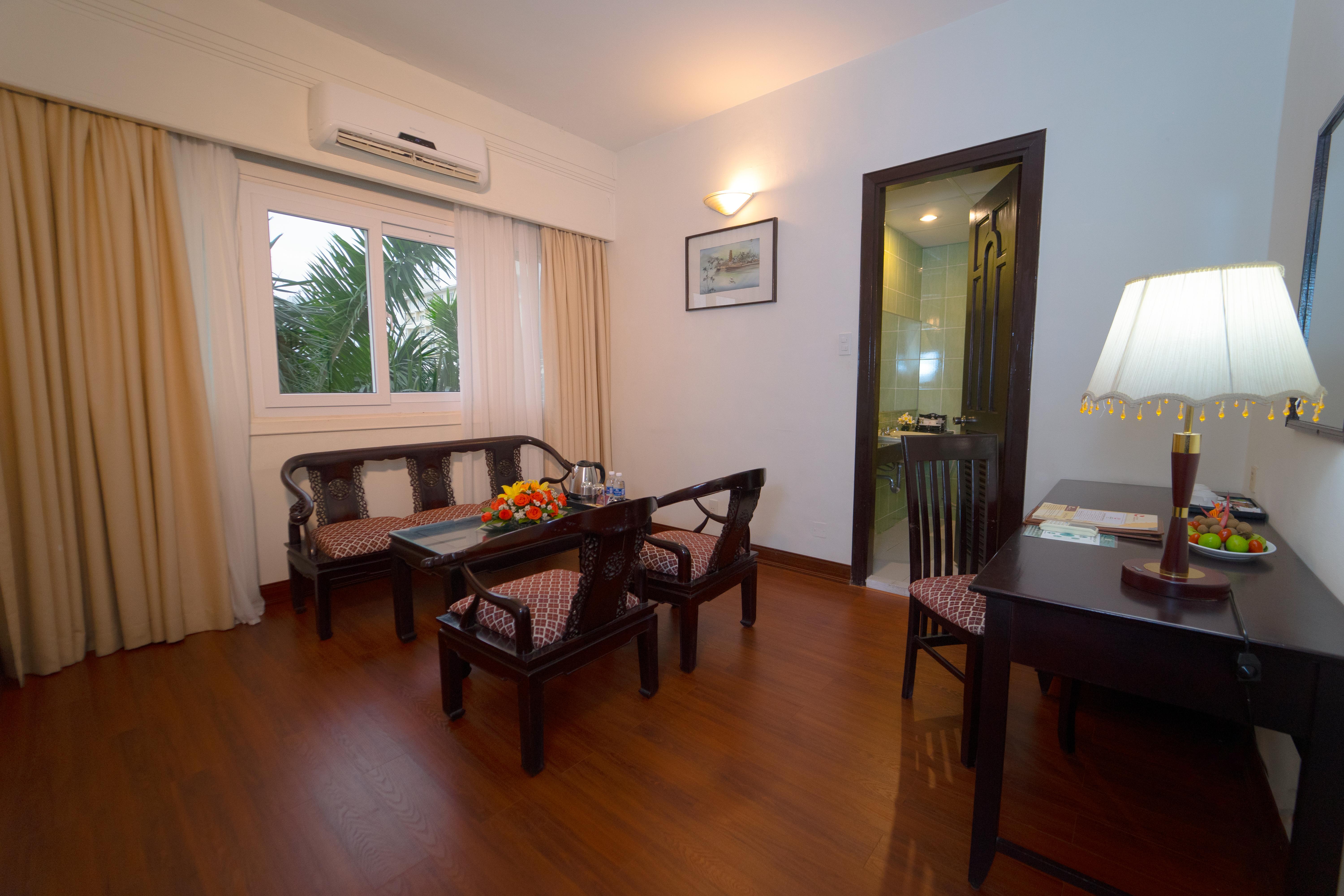 Century Riverside Hotel Hue Exterior photo