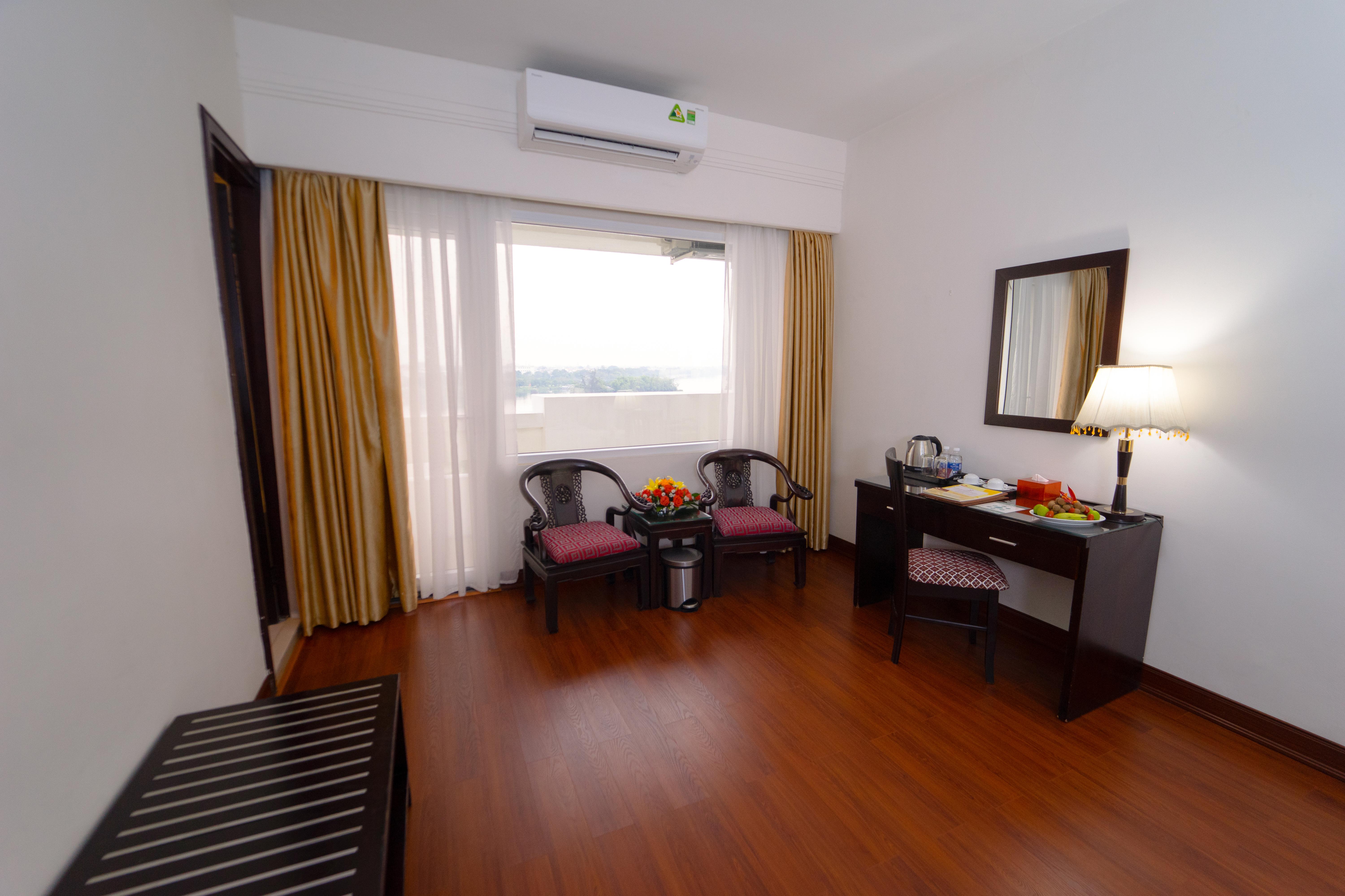 Century Riverside Hotel Hue Exterior photo