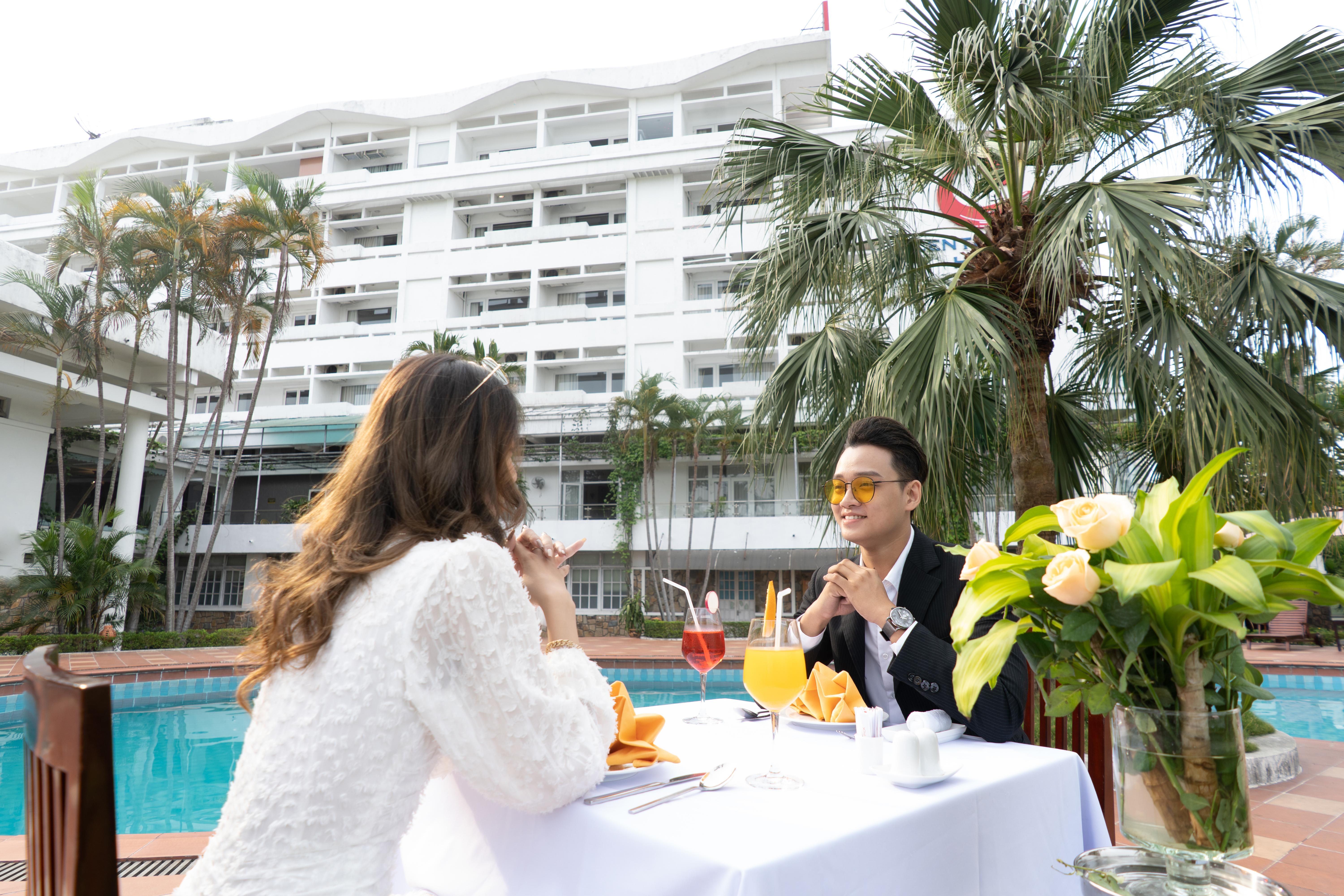 Century Riverside Hotel Hue Exterior photo