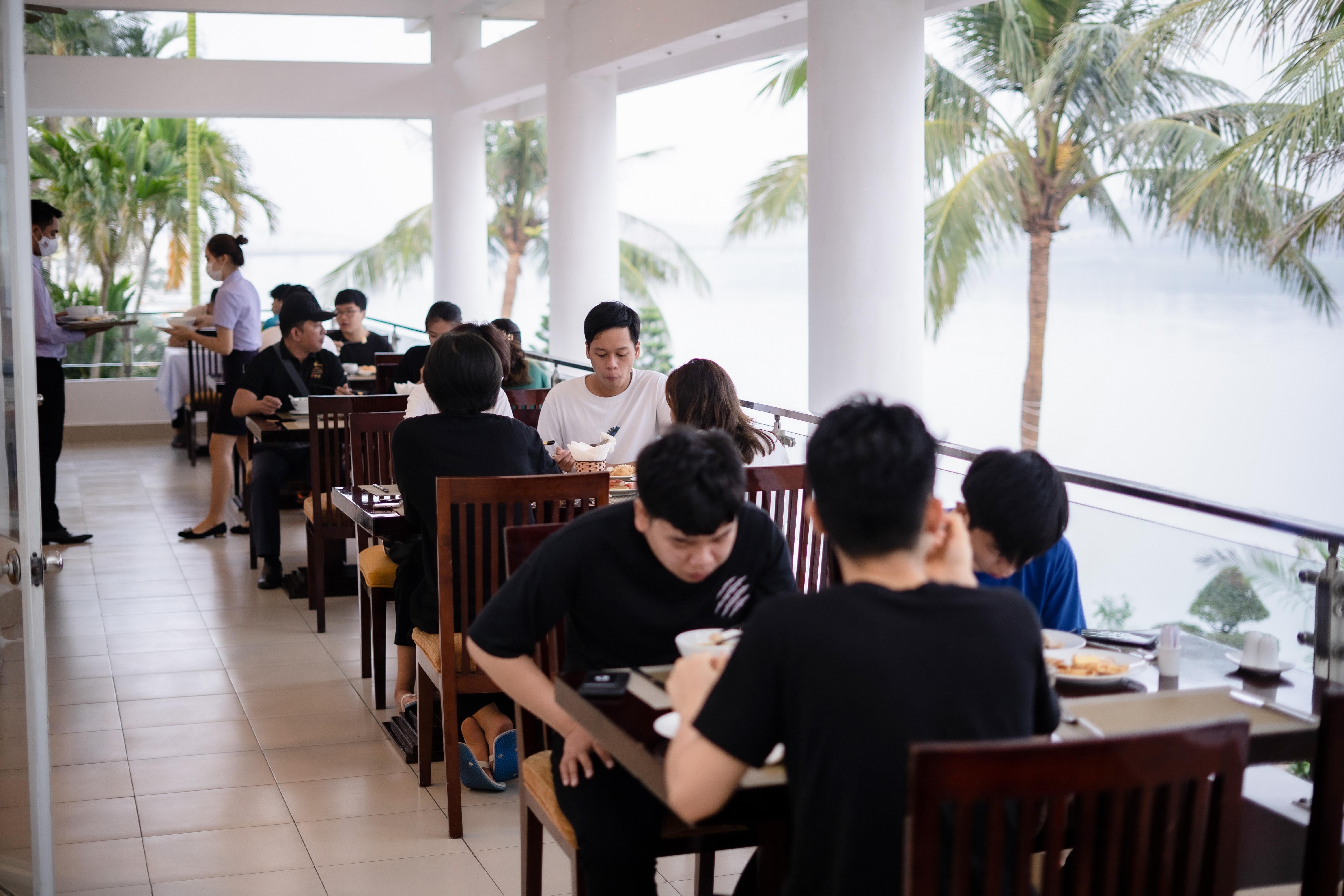 Century Riverside Hotel Hue Exterior photo